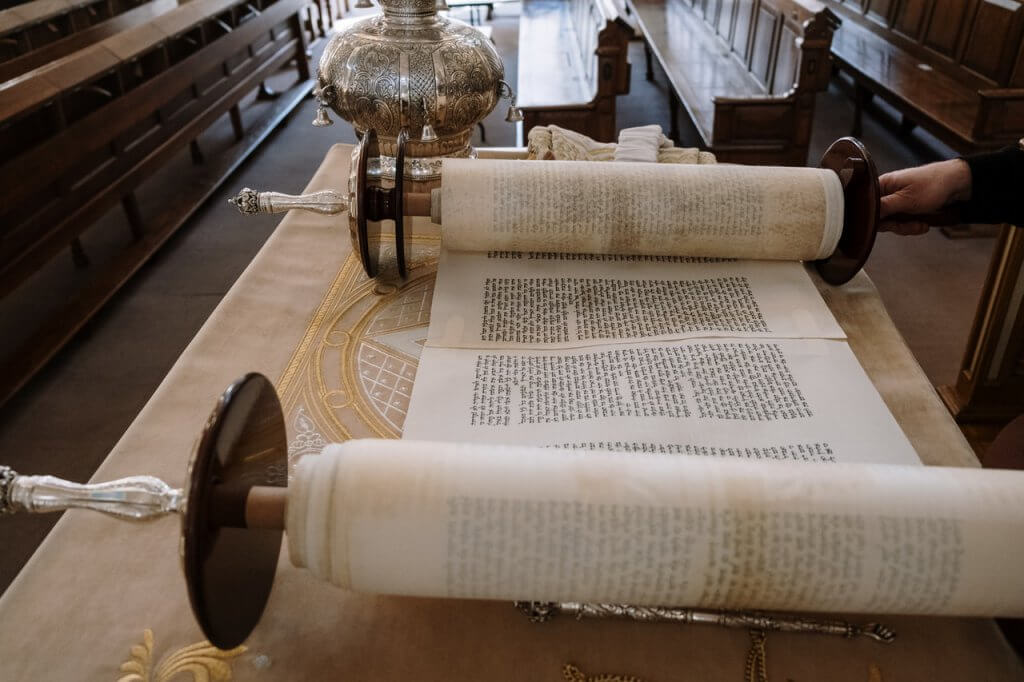 בשבת מברכין חודש אדר